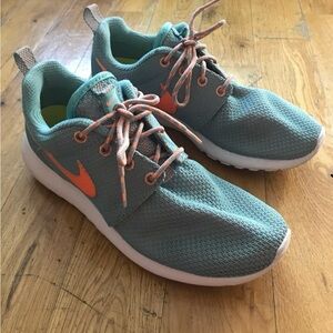 Nike Women's Sneakers (Roshes)